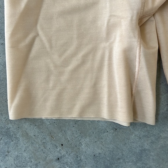 NWOT Wacoal laser cut shape wear shorts - Picture 2 of 2